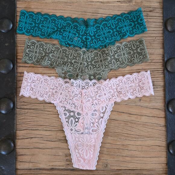 Victoria's Secret Lace Thong Bundle Sz S New 3 pieces - Picture 1 of 5
